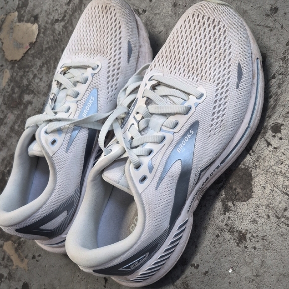 Brooks Women White Sneakers 7.5 - Picture 2 of 11